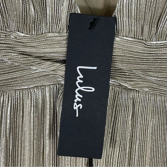 Silver Pleated Metallic V-neck Jumpsuit - Picture 11 of 12